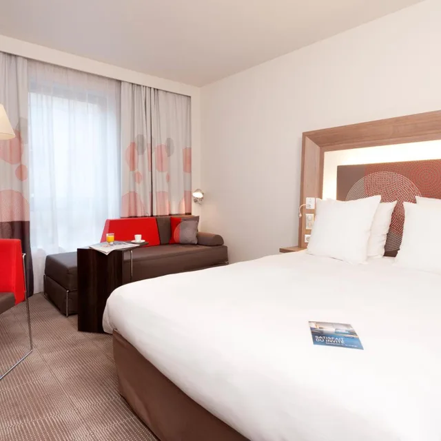 غرفة تنفيذية بسرير كوين مع أريكة، Novotel Paris Rueil-Malmaison 1/10