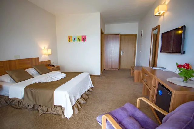 غرفة بسرير مزدوج بإطلالة على البحر، Melis Otel 5/6