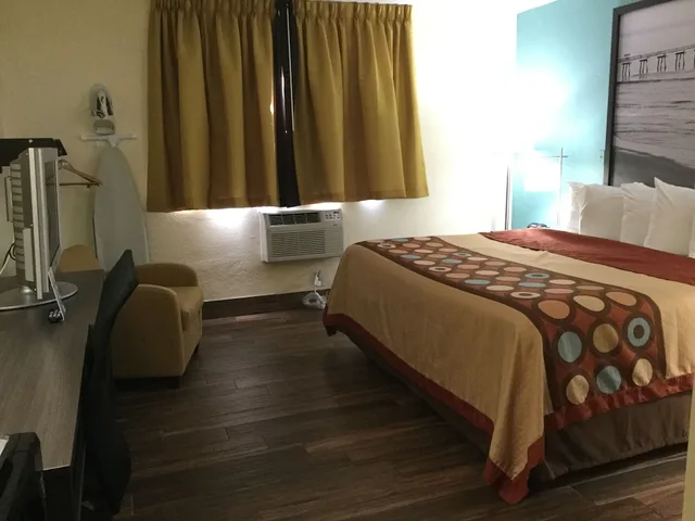 غرفة بسرير كوين لذوي الإعاقة، Super 8 By Wyndham Clearwater/St. Petersburg Airport 3/4