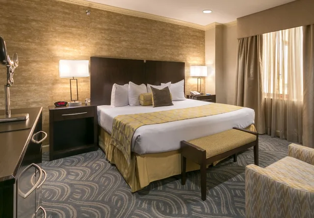 غرفة قياسية بسرير كوين لذوي الإعاقة، Robert Treat Hotel 4/9