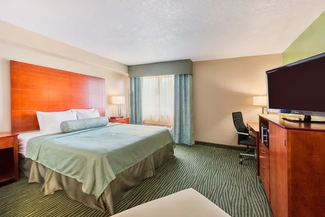 غرفة بسرير كوين، Americinn By Wyndham Des Moines Airport 3/7