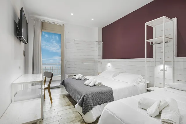 غرفة رباعية بسريرين منفصلين وسرير بطابقين بإطلالة على المسبح، Evo Boutique Hotel 2/4