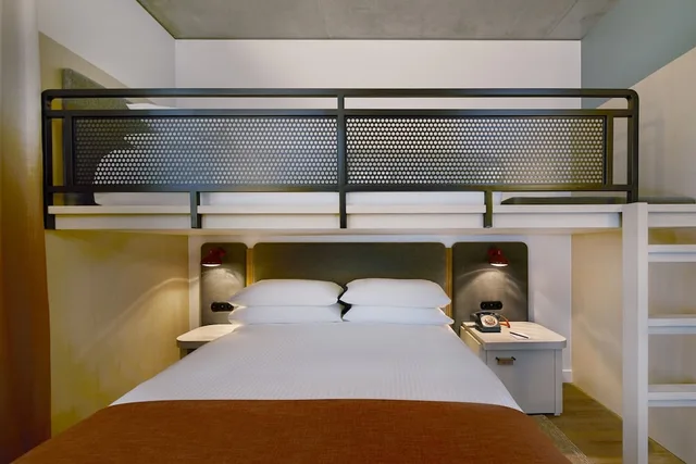 لوفت بسرير فردي بإطلالة، Moxy Sydney Airport 2/2