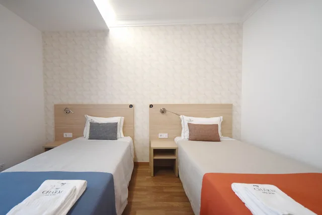 غرفة بسريرين منفصلين بحمام مشترك، My Charm Lisbon Suites 10/10