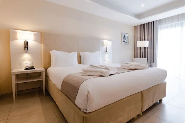Deluxe, Double Bed, Hot Tub, Maritim Antonine Hotel and Spa Malta 4/10