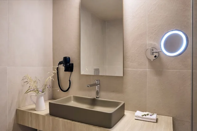 Horizon, Retreat, Queen Bed, Sea View, Sofa، Zeus Eleva Kassandra Lagoon 5/6