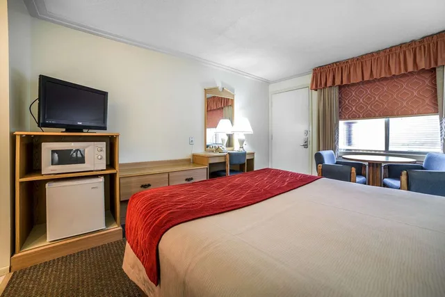 غرفة بسرير كوين، Rodeway Inn & Suites Pronghorn Lodge Lander 2/3