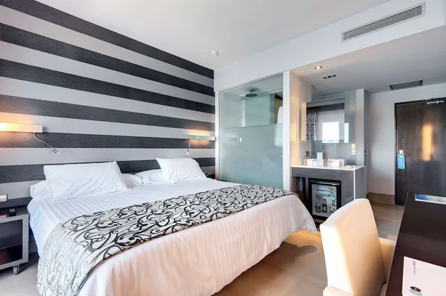 غرفة سوبيريور بسرير كينج بإطلالة على البحر، Barcelo Hamilton Menorca - Adults Only 1/8