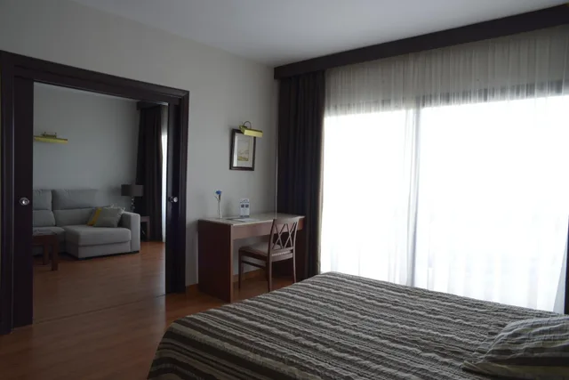 جناح جونيور بسرير كينج، TRH Paraiso 2/4