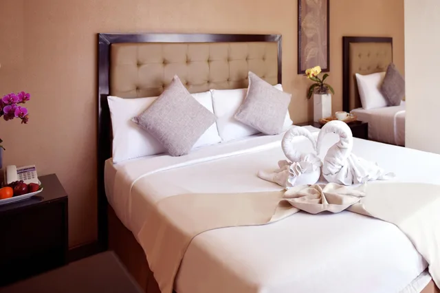 غرفة ثلاثية بسرير كوين وسرير فردي، Aura One Hotel 1/1
