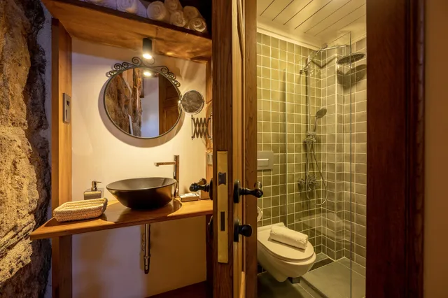 جناح حصري بسرير كينج وسريرين منفصلين بغرفتي نوم في الملحق، Route Hotel Kaleici 4/4