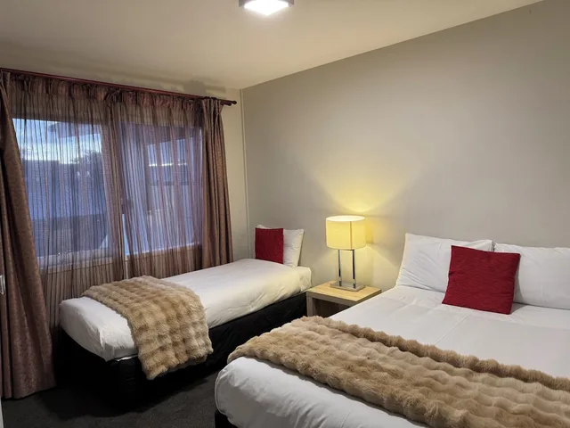 شقة بسرير كوين وسريرين منفصلين بغرفتي نوم، ABBEY MOTOR LODGE 1/4