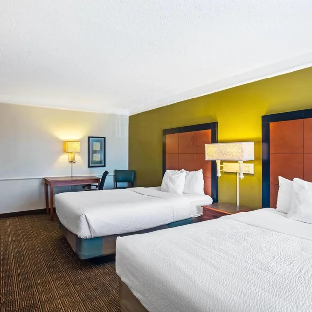 غرفة بسرير كينج وسريرين كوين، La Quinta Inn by Wyndham Killeen - Fort Hood 2/2