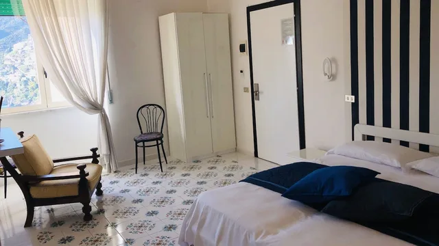 Family, Quadruple, 1 Queen and 1 Single Bed, Murphy Bed, Sea View، Vietri 3/4