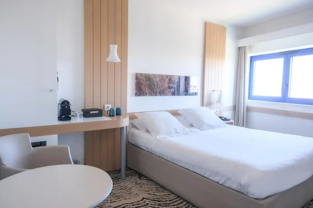 Superior, Queen Bed, Pool Access، Thalazur Ouistreham 5/9