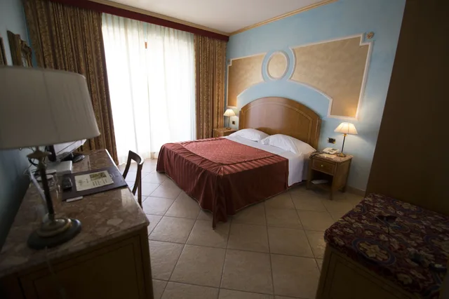 غرفة كومفورت بسرير مزدوج بإطلالة على البحر، Parco Dei Principi Hotel 5/6