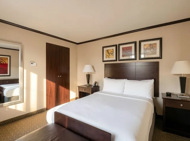 غرفة كومفورت بسرير كوين، Hotel Burbank 1/5