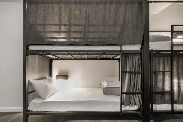 Bed in 4 Share Male Shared Bathroom, YHA Sydney Central 1/7
