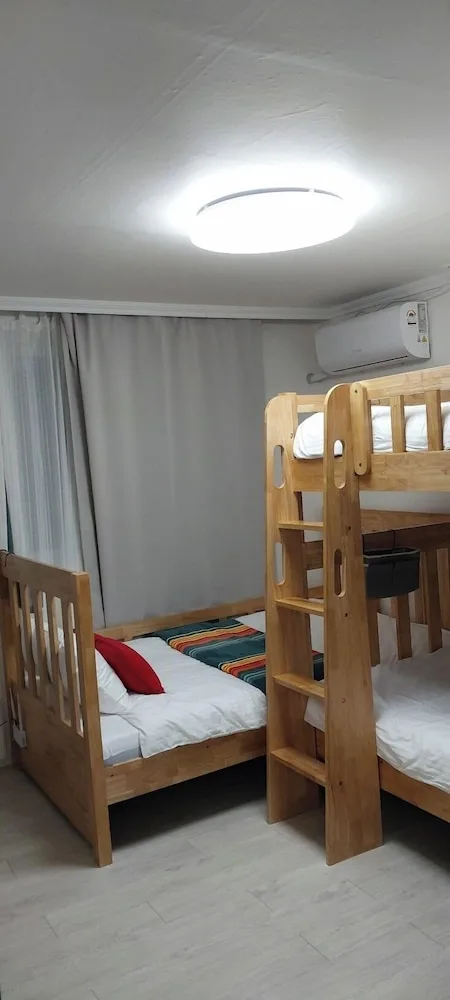 Private, 2 Rooms, River, House, 1 Double and 1 Single Bed, Bunk Bed، Riverside Guest House 4/10