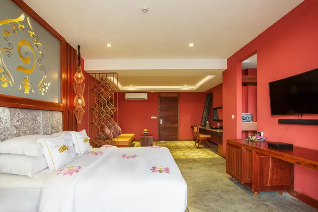 Luxury, Suite, King Bed, Golden Temple Boutique 5/10