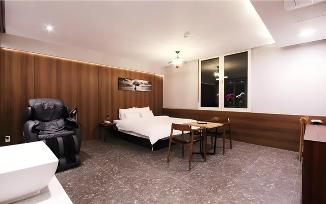 Sweet، Le IDEA HOTEL 1/2