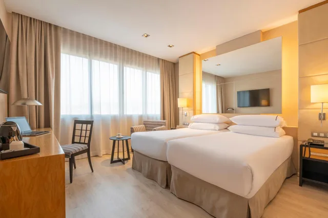 غرفة ثلاثية بسرير كينج، Hotel Hesperia Barcelona Presidente 7/10