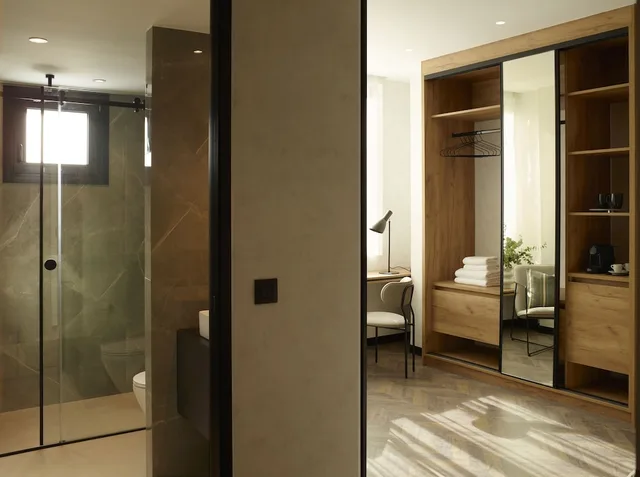 Port, Comfort, Queen Bed، The Port Square Hotel 7/7