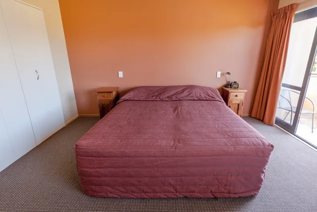 استوديو بسرير كينج وسرير فردي، Waterfront Motels 1/6