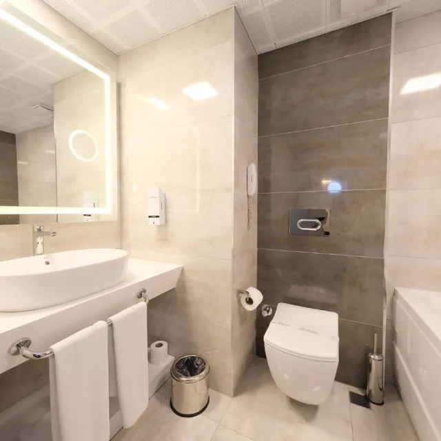 جناح ديلوكس بسرير كينج مع أريكة بجاكوزي، Best Western Plus Khan Hotel 7/7