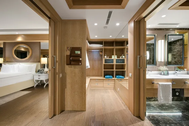 جناح سوبيريور، Regnum Carya 8/9