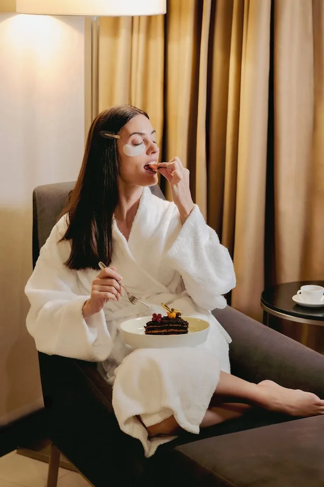 جناح عائلي بسرير كينج بشرفة بغرفتي نوم، Hilton Doha The Pearl Residences 4/6