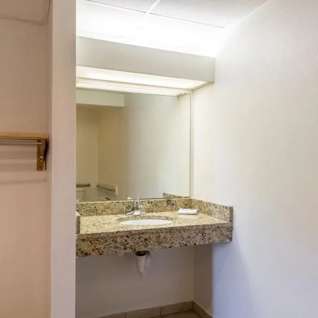 غرفة بسريرين كوين للمدخنين، Motel6 Pooler, GA - Savannah Airport 8/9