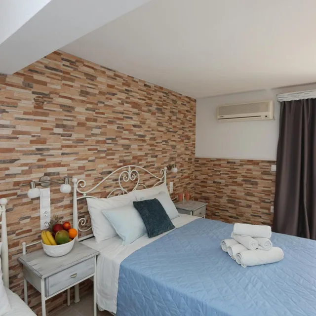 غرفة ثلاثية بشرفة، Kastro Hotel 1/8