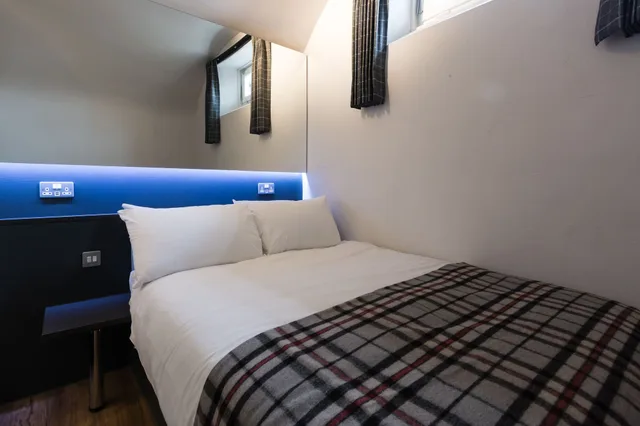 غرفة بسرير مزدوج بحمام مشترك، CoDE Pod Hostels THE CoURT 4/9