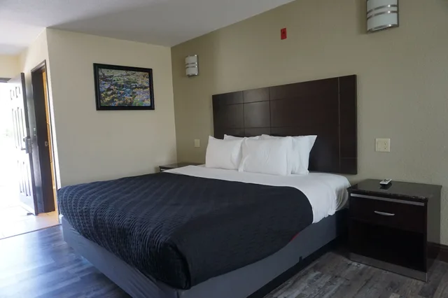 غرفة قياسية بسرير كينج بإطلالة على الجبل، Yosemite Sierra Inn 3/10
