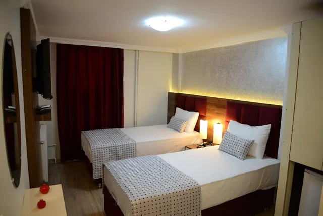 غرفة بسريرين منفصلين بإطلالة على المدينة، Laleli Hotel Izmir 2/6