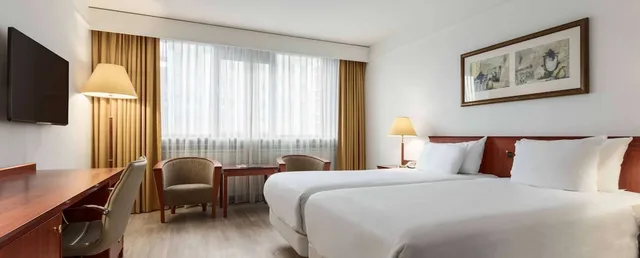 Superior, King Bed, Xl، NH Maastricht Hotel 1/2