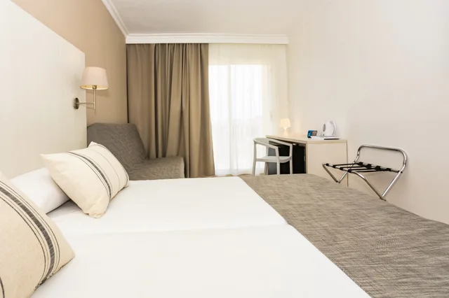 غرفة بسرير مزدوج بشرفة، Minura Sur Menorca 4/6
