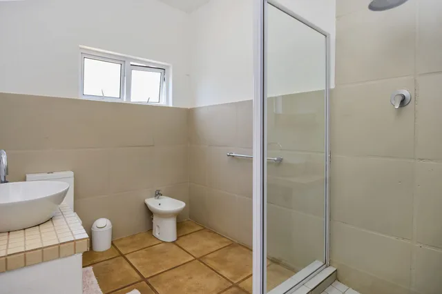 1 Bedroom, Silver Moon, Family, King Bed, Sofa، Caza Beach Guesthouse 4/5