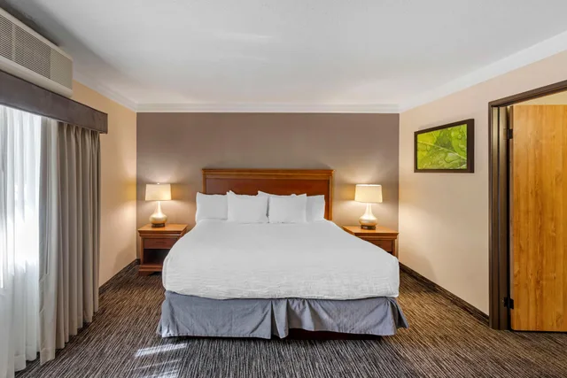 جناح بسرير كينج، Best Western Plus Landmark Inn 1/4