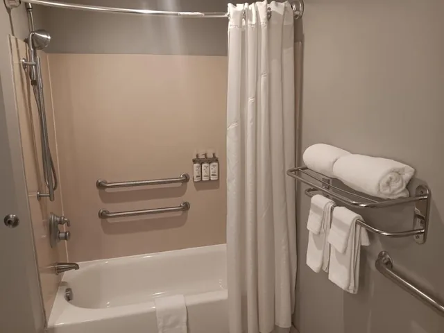 جناح بسرير كينج مع أريكة لذوي الإعاقة، Comfort Inn & Suites Miami - Route 66 4/4