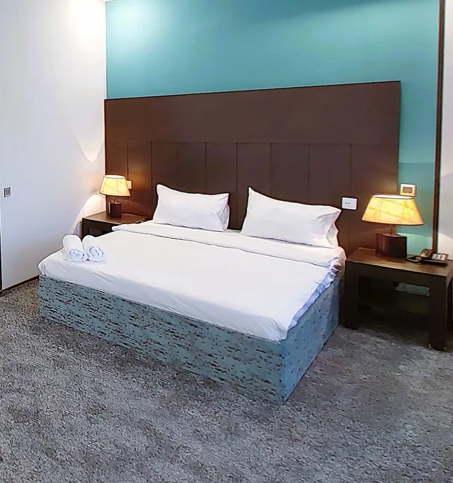 غرفة بسرير مزدوج أو سريرين منفصلين بإطلالة على المدينة، Crossway Hotel Baku 5/9