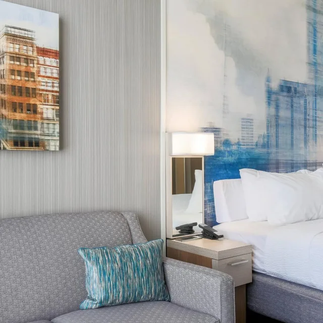 Room, King Bed, Bathtub, Accessible, Courtyard by Marriott Pittsburgh Downtown 4/10
