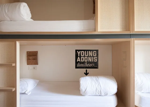 Female Dorm, Female Only, 8 People, Private Bathroom، Toc Hostel Madrid 3/4