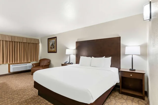 Downstairs, King Bed, Balcony، Best Western George West Executive Inn 1/5