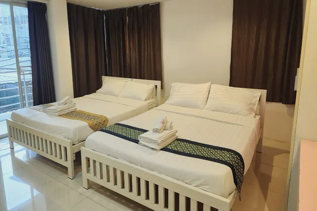 Standard, Twin Beds, Zenith Life 6/10
