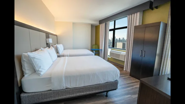 Standard, 2 Queen Beds, Holiday Inn Express Long Island City E New York, an IHG Hotel 5/5