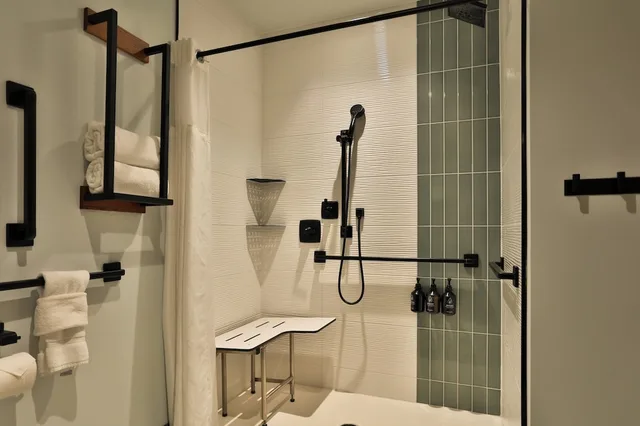 جناح بسرير فردي بغرفتي نوم لذوي الإعاقة، Indigo Silverthorne 7/8