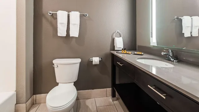 Suite, 2 Queen Beds, Kitchenette, Best Western Plus Saint Peter 4/7