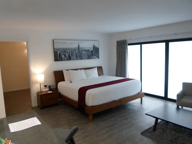 جناح ديلوكس بسرير كينج وسرير كوين بغرفتي نوم، Armonik Suites 2/10